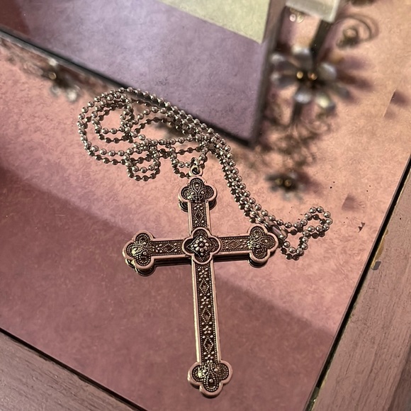 New Large Mackenna Thaler Flora Cross Necklace 18” inches - Picture 3 of 7